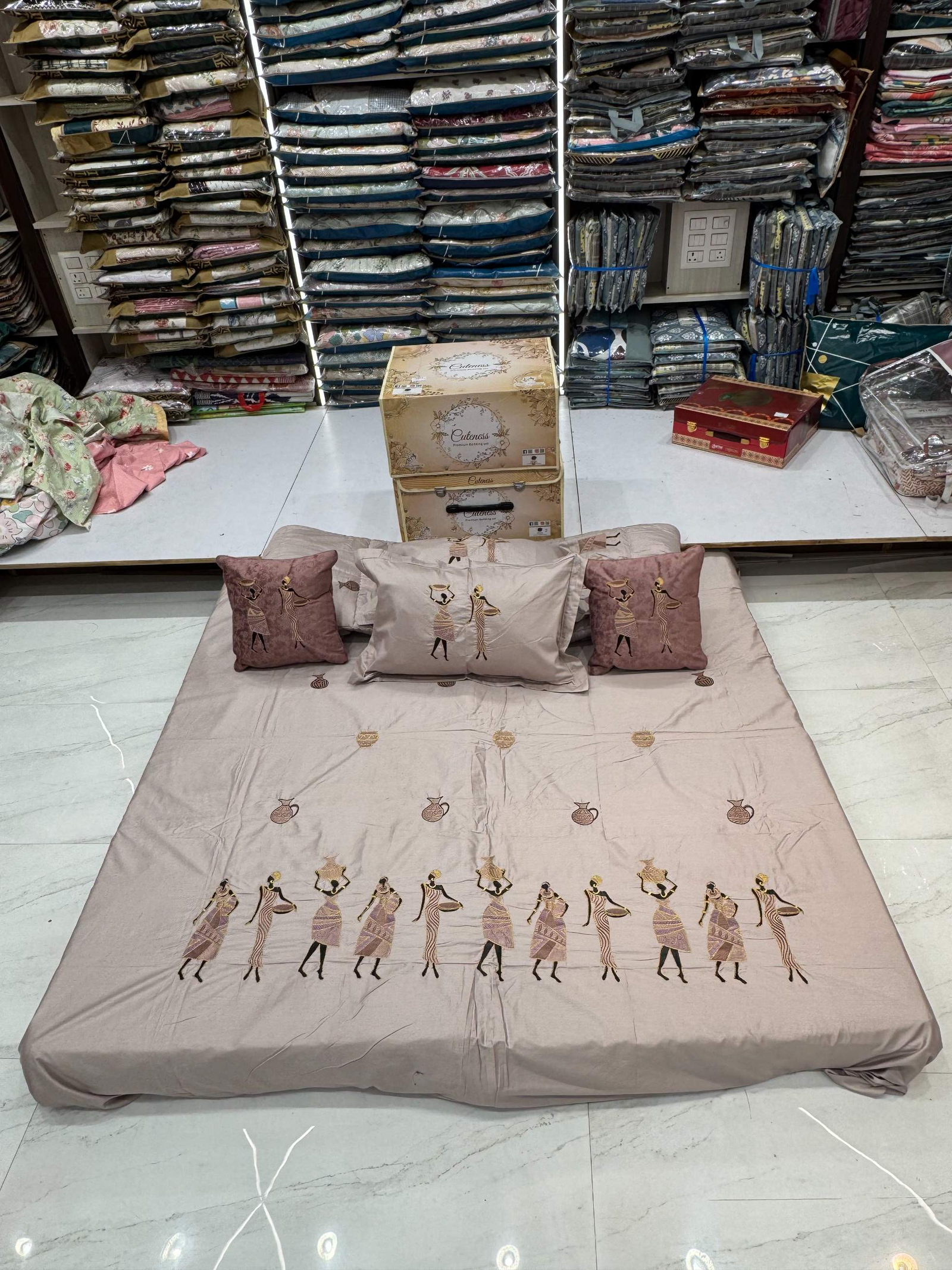 Tribal print bedsheet set with cushions